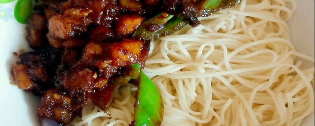 茄子面条的做法大全，一道美味家常面食的烹饪指南，茄子面条的家常烹饪指南，美味面食做法大全