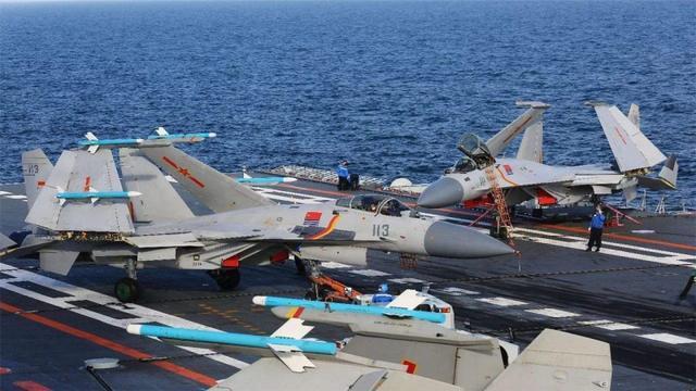 新歼-15舰载机，中国海军航空兵力量的崭新篇章，中国海军航空兵新力量，歼-15舰载机的崭新篇章