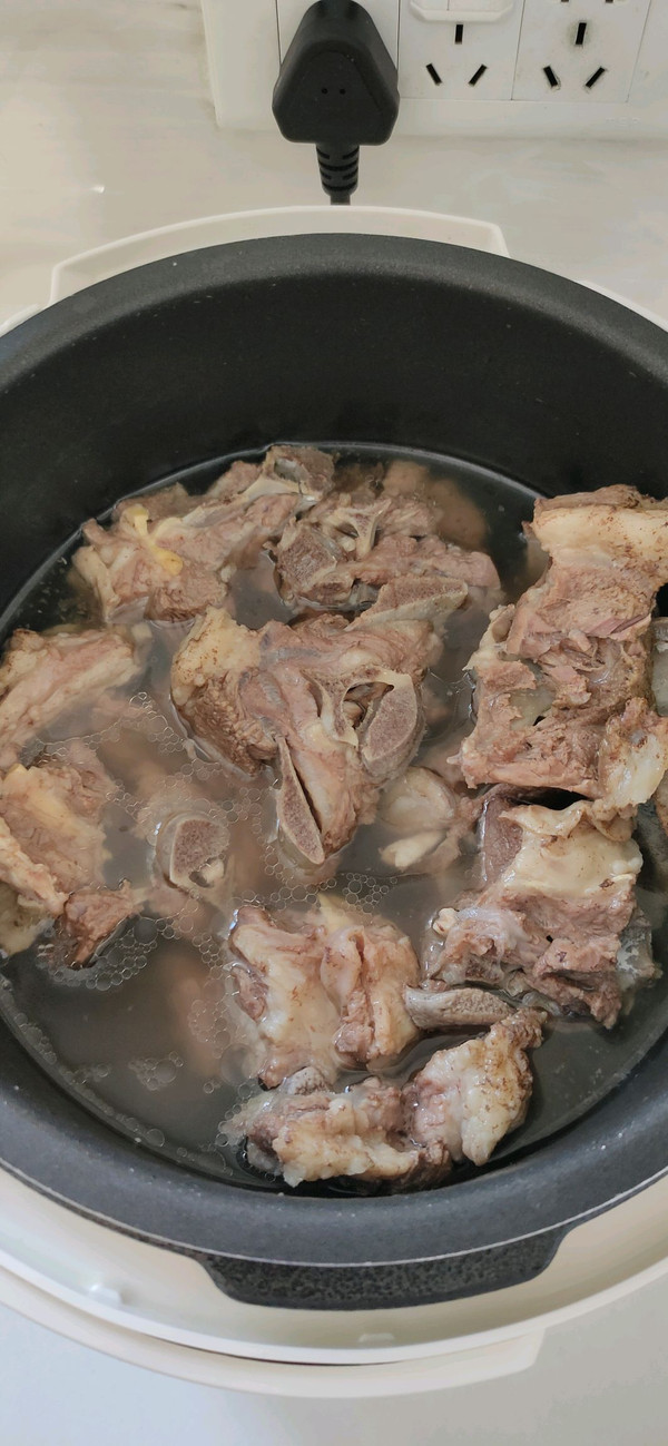 清炖羊脊骨的正宗做法，传统美味，滋补佳肴，清炖羊脊骨正宗做法，传统美味滋补佳肴的秘诀