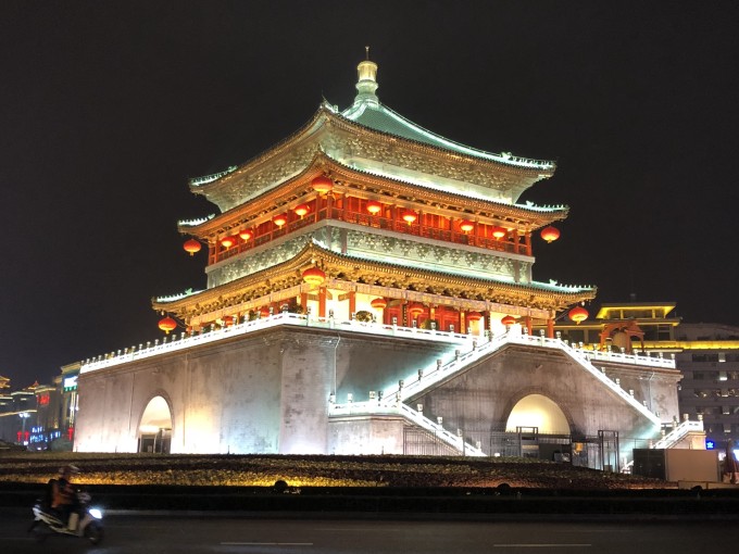 西安钟楼小区美食，味蕾上的历史与文化的交融，西安钟楼小区美食，历史与文化的味蕾盛宴