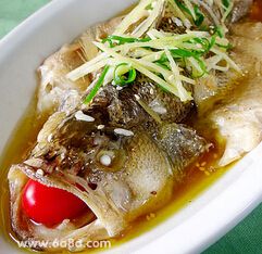 清蒸鲈鱼，美味健康的烹饪之道，清蒸鲈鱼，健康美味的烹饪艺术