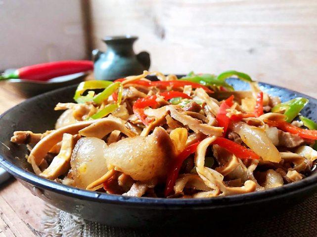 笋干炒肉的做法，一道美味佳肴的烹饪指南，笋干炒肉烹饪指南，美味佳肴的烹饪秘诀