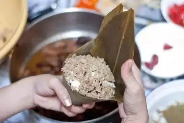 包粽子步骤详解，图文教程，粽子制作图文教程，详细步骤解析