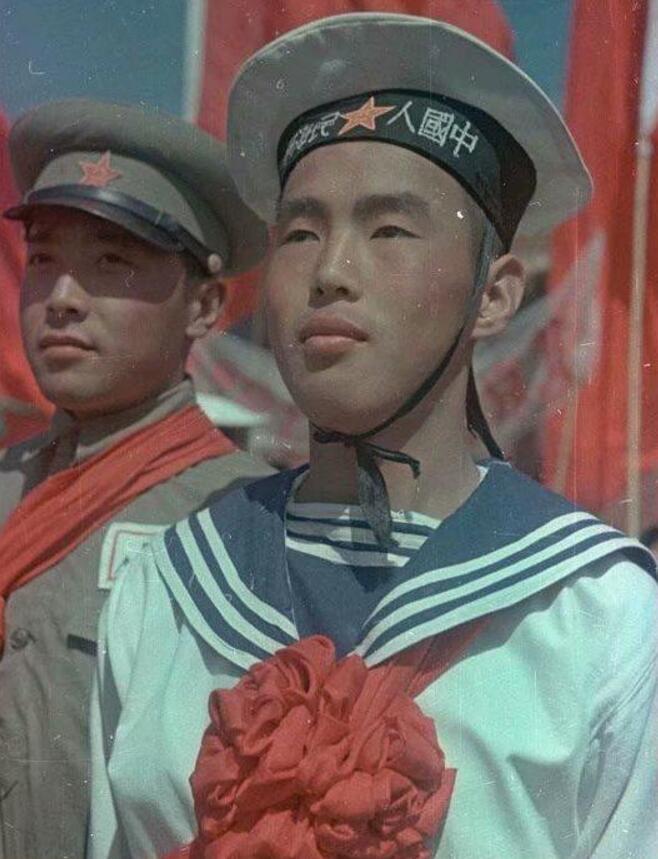 水兵服中的披肩，历史、功能与意义，水兵服披肩，历史沿革、功能与象征意义