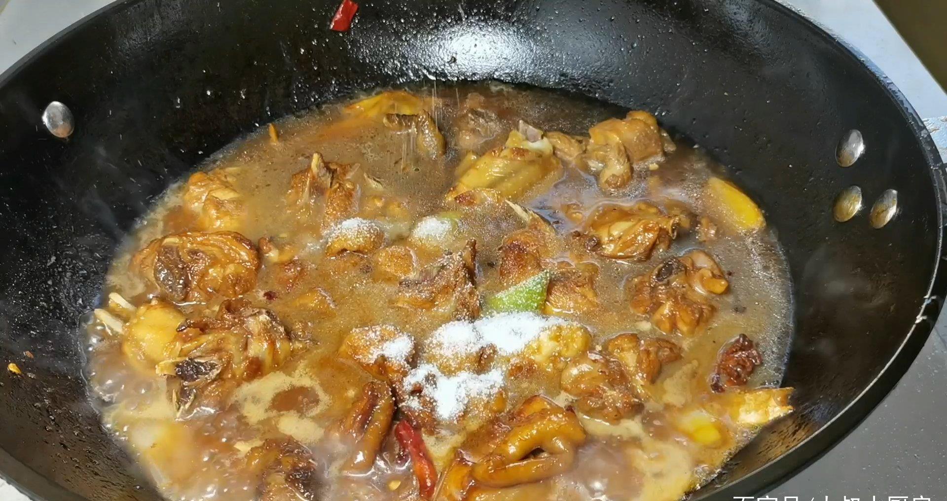 鸡的美味烹饪之道，如何烧出一只好吃的鸡，烹饪鸡的艺术，如何烧出美味可口的鸡肉