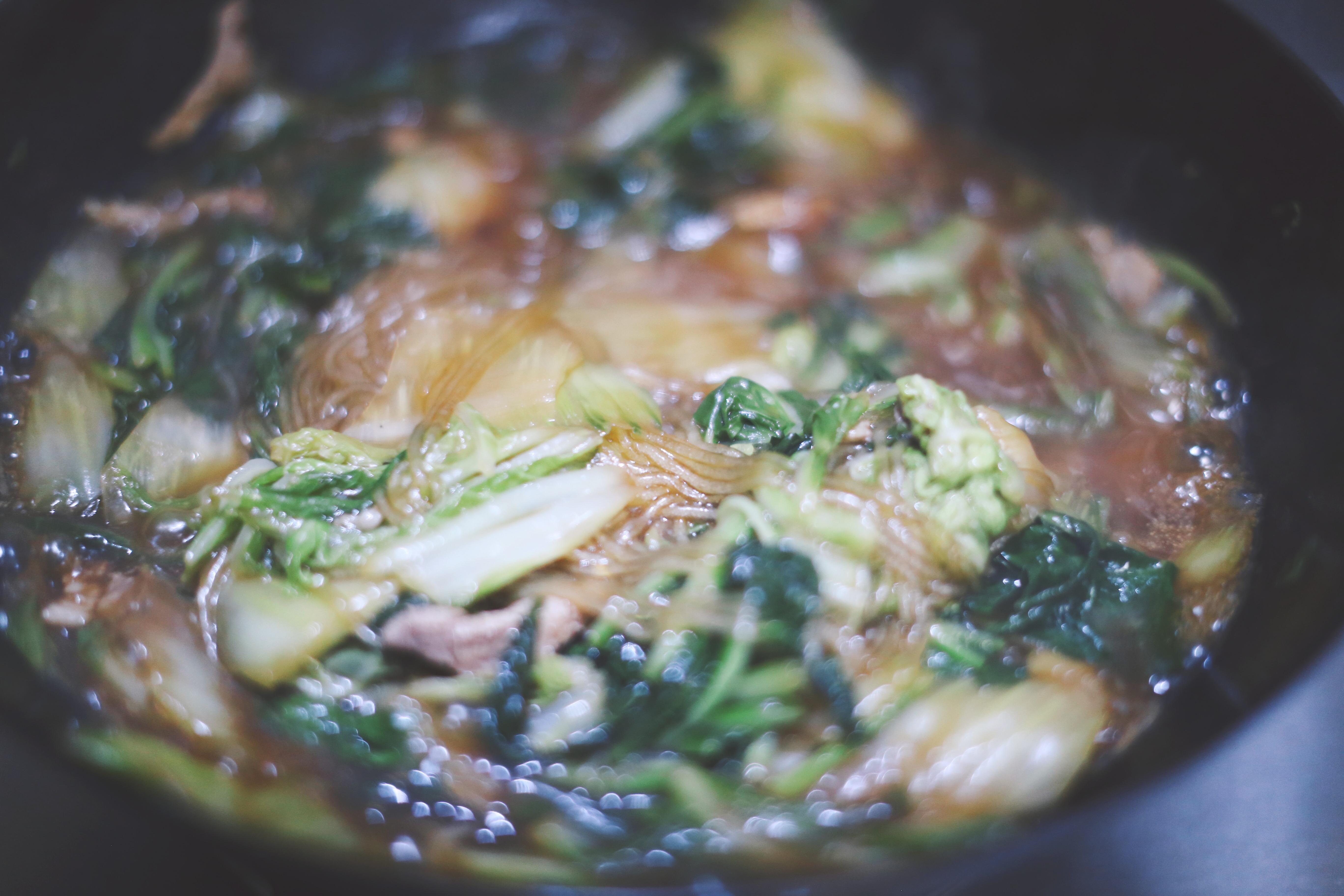 白菜炖粉条，一道家常美食的做法步骤，白菜炖粉条家常美食制作步骤