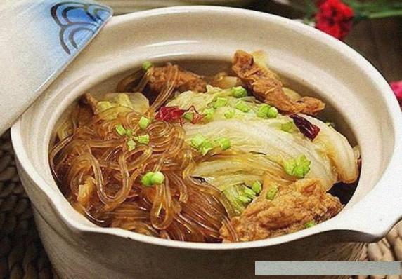 白菜炖粉条，一道家常美食的做法步骤，白菜炖粉条家常美食制作步骤