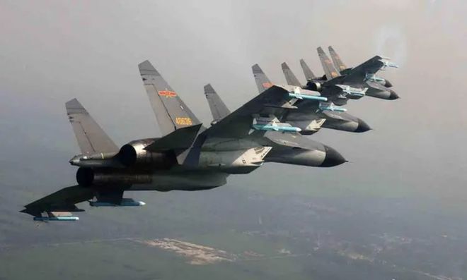 中国空军一号B-2472，空中力量的骄傲，中国空军一号B-2472，空中力量的荣耀典范