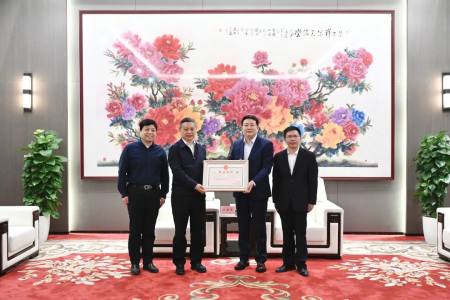 翔丰华，探索卓越，铸就传奇，翔丰华，卓越探索，传奇铸就