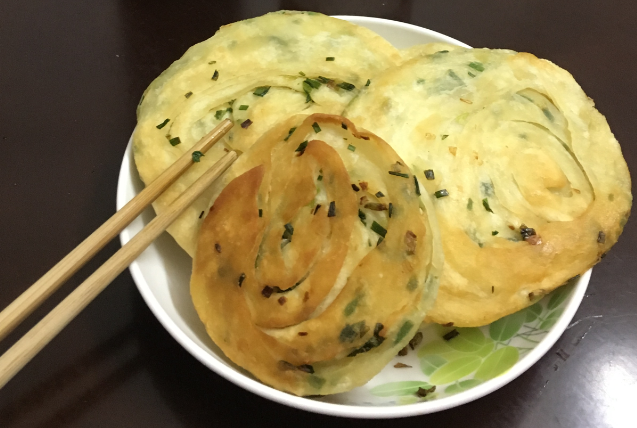 最简单的葱油饼做法，轻松上手，美味呈现，最简单的葱油饼制作教程，轻松上手，美味呈现