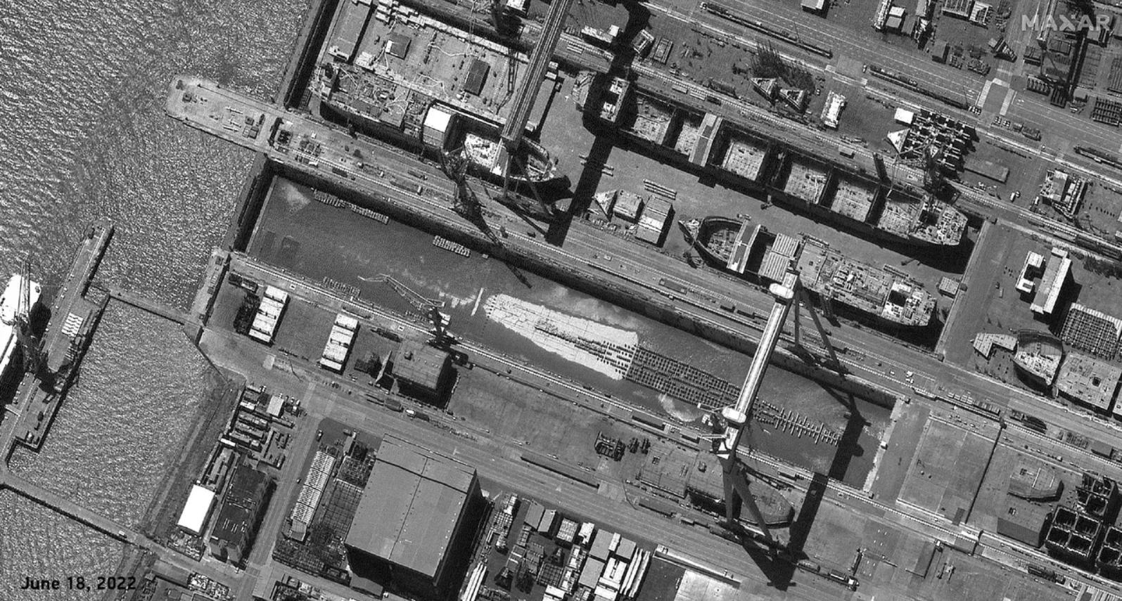 揭秘福建舰的庞大身躯，揭示其尺寸与影响力，福建舰庞大身躯揭秘，尺寸与影响力探秘
