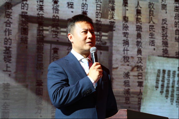 军情直播间的新星——主持人童颕的独特魅力，军情直播间新星主持人童颕的独特魅力闪耀全场
