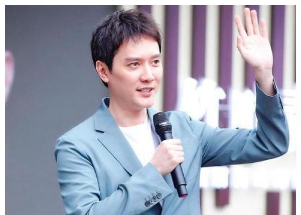冯绍峰父亲真实身份曝光，揭秘背后的故事，冯绍峰父亲身份揭秘，背后的故事浮出水面