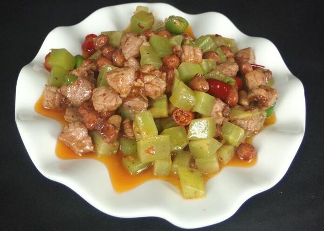 宫保肉丁，一道传统美食的魅力与故事，宫保肉丁，传统美食的魅力与传奇故事