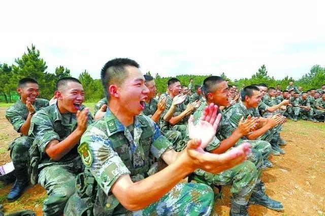 女兵训练辛苦吗，挑战与坚韧并存，女兵训练的艰辛与挑战，坚韧与毅力并行