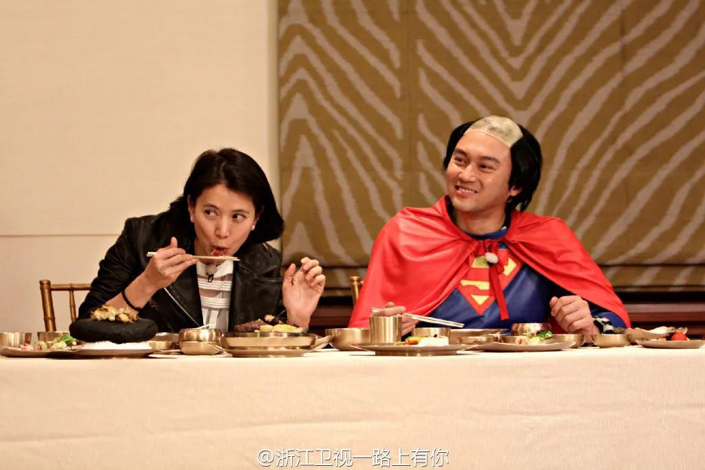 袁咏仪张智霖陈建斌齐聚综艺节目，星光下的真挚友情与深情演绎，袁咏仪张智霖陈建斌综艺节目齐聚，星光熠熠下的友情与演绎之夜