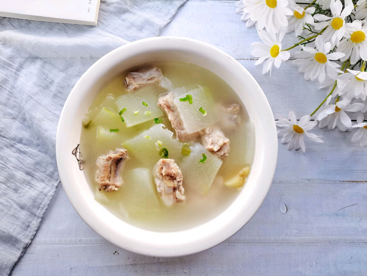 冬瓜排骨汤，一道家常美味汤品的做法，冬瓜排骨汤，家常美味汤品做法分享
