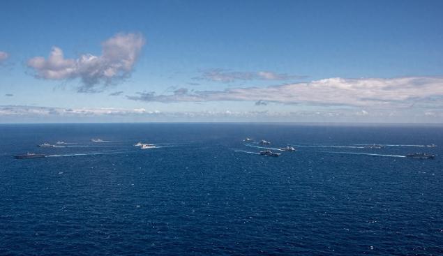 美国双航母前往南海军演，地区安全局势的新动态，美国双航母南海军演引发地区安全局势新动态