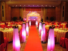 婚宴酒店怎么定，一场完美婚礼的筹备关键，如何选定婚宴酒店？筹备完美婚礼的关键所在。