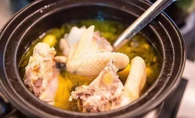 鸡汤炖煮指南，如何炖出美味可口的鸡汤，鸡汤炖煮秘籍，炖出美味鸡汤的秘诀指南