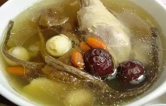 鸡汤炖煮指南，如何炖出美味可口的鸡汤，鸡汤炖煮秘籍，炖出美味鸡汤的秘诀指南