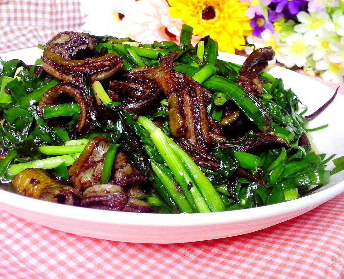 韭菜炒黄鳝，一道美味佳肴的诞生与品味，韭菜炒黄鳝，美味佳肴的诞生与品鉴之旅