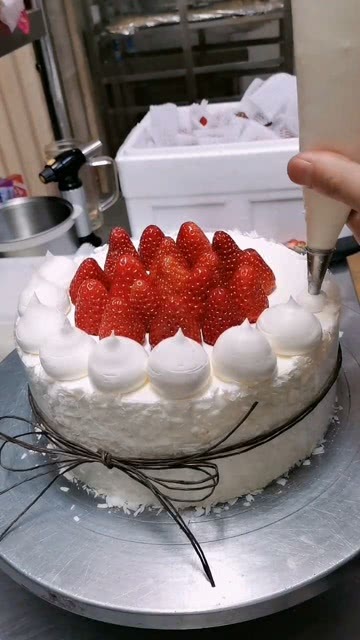 蛋糕制作指南，一步步带你做出美味的蛋糕，蛋糕制作详解，一步步教你做出美味蛋糕！