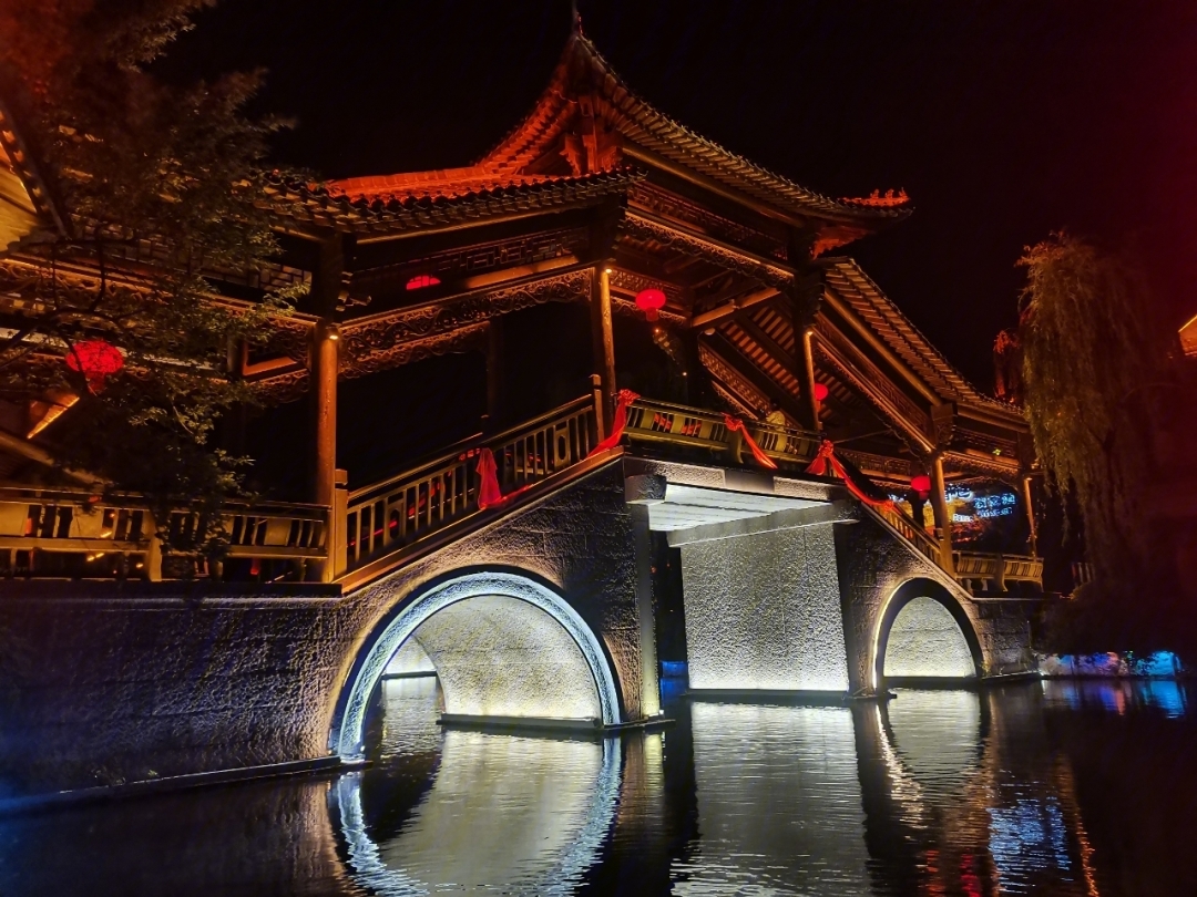 台儿庄古城，历史与现代的交融，究竟好不好玩？，台儿庄古城，历史与现代的交融，究竟魅力如何？