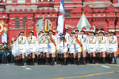俄罗斯红场阅兵中的女兵方队，荣耀与力量的展现，俄罗斯红场阅兵女兵方队，荣耀与力量的璀璨瞬间
