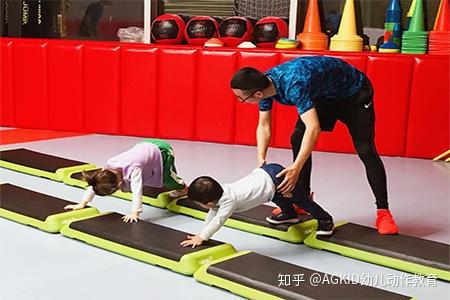 少儿体能训练50种方法，激发孩子的活力与潜力，少儿体能训练50法，激发活力与潜力的秘诀